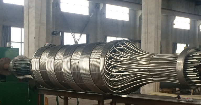 正在繞制的繞管換熱器芯體 正在繞制的繞管換熱器芯體